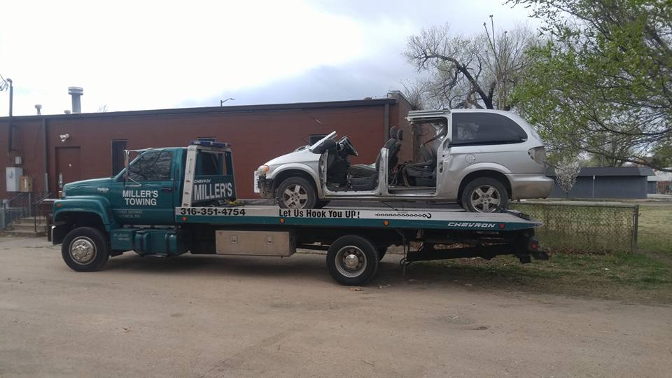 post accident tow truck wichita